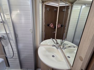 Bürstner BUT660 Luifel | Keuken | Omvormer | Toilet En Douche | Ruim Bed